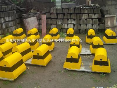 湖南長(zhǎng)沙水泥墩護(hù)欄,警示柱, 水馬圍欄,交通隔離墩,交通錐