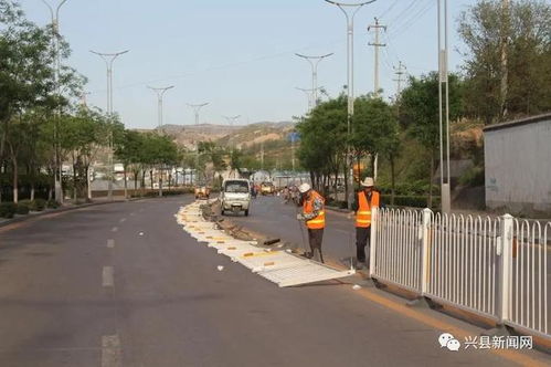 興縣交警大隊(duì) 加強(qiáng)道路交通設(shè)施建設(shè) 推進(jìn)愛國衛(wèi)生運(yùn)動季活動